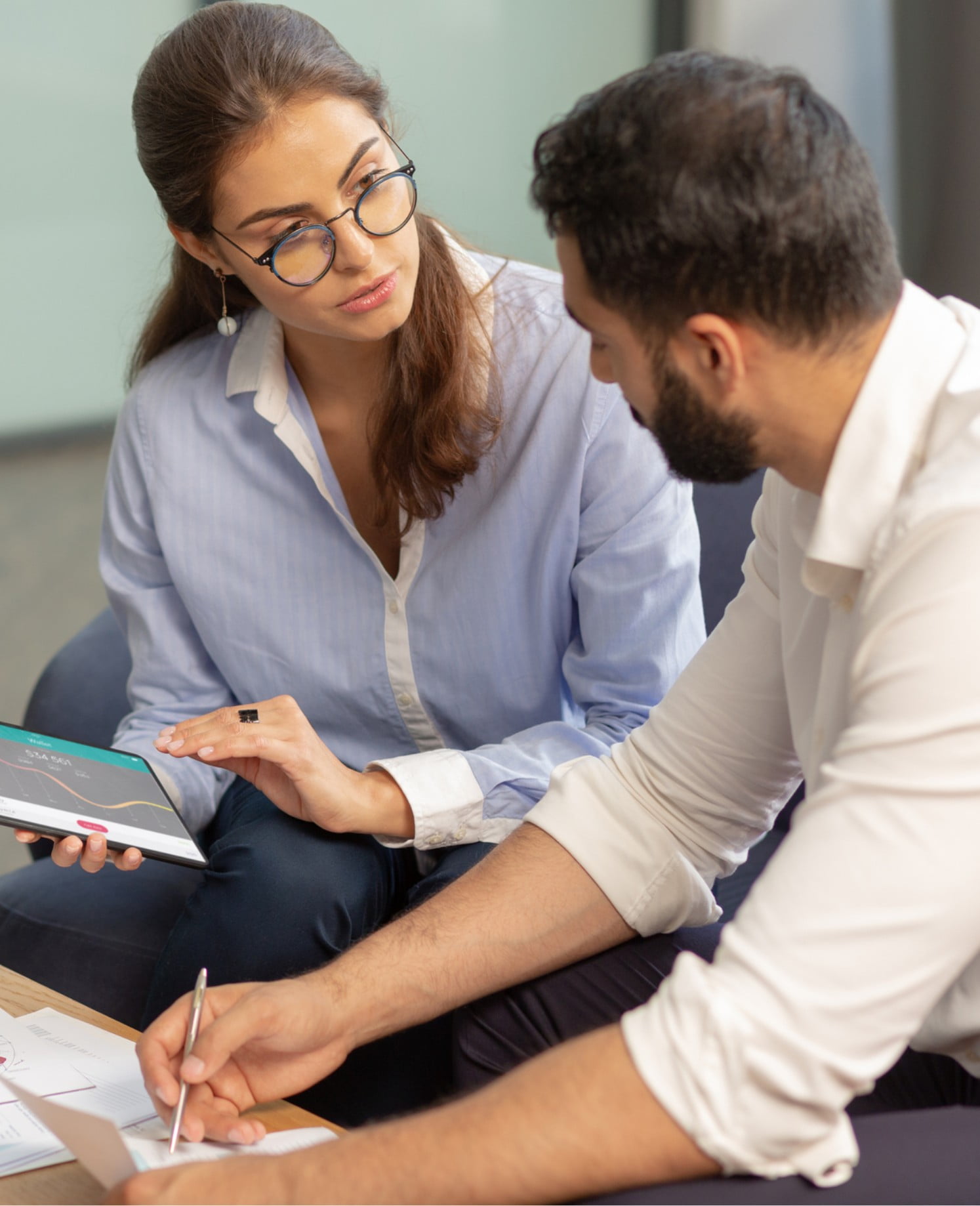 discussion de travail entre collègues